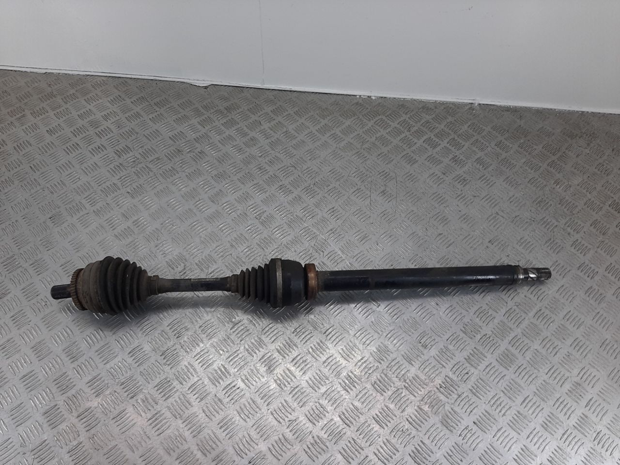 полуось передняя правая (приводной вал, ШРУС) Volvo V70 2 поколение 2003, 2.4 л., TD, D 5244 T, дизель - фото №1