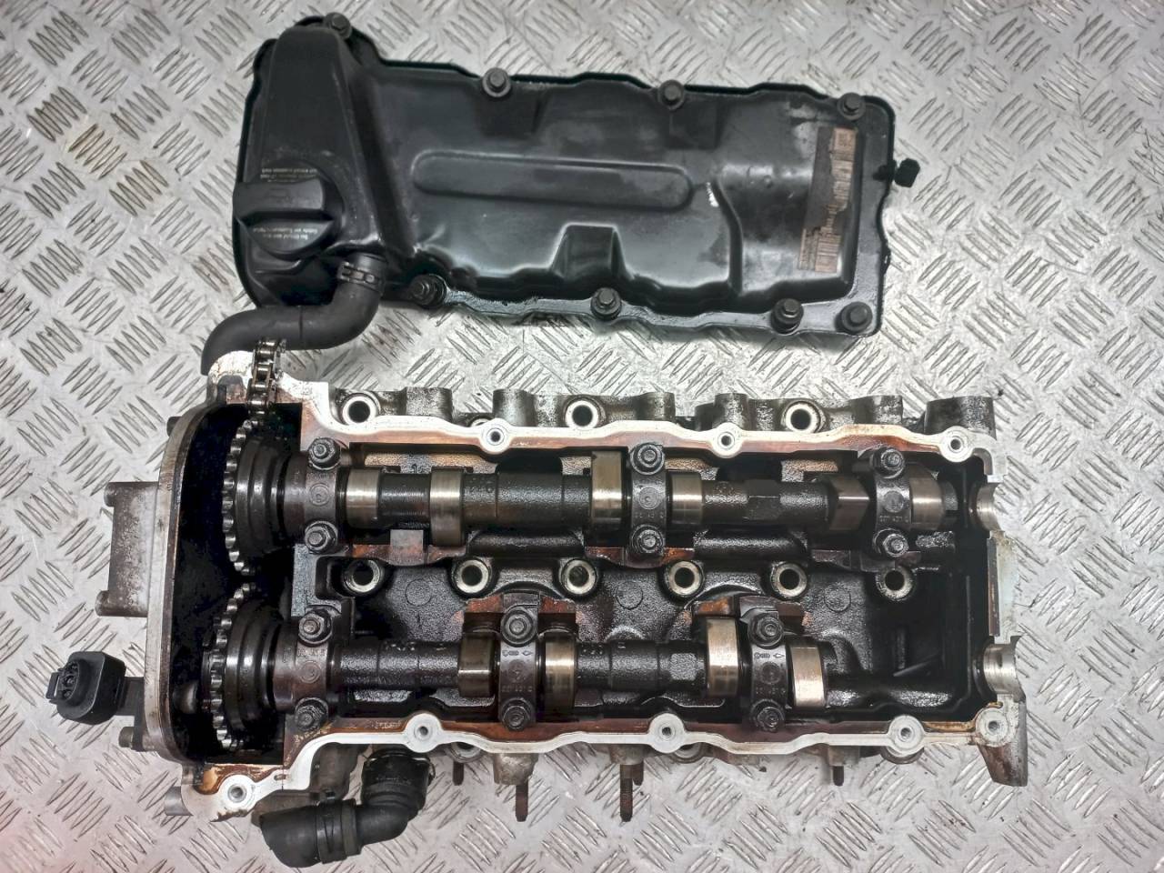 головка блока цилиндров Volkswagen Bora 1 поколение 2002, 2.3 л., i, 71103373 - фото №1