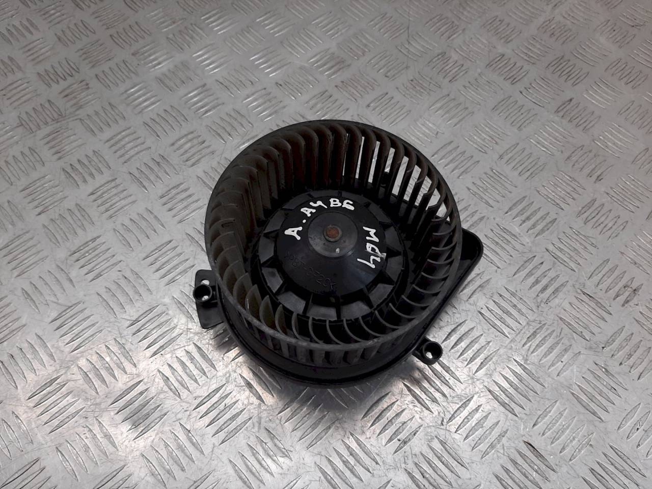 моторчик печки Audi A4 B6 2003, 8E1820021B - фото №1