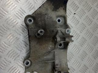 кронштейн генератора Renault Laguna 2 поколение 2004, 1.9 л., DCi, 8200100148