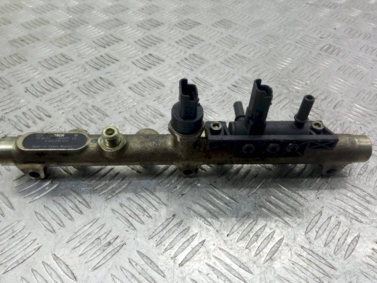 топливная рампа Citroen C5 1 поколение 2001, 2.2 л., HDi, 445214017 - фото №1