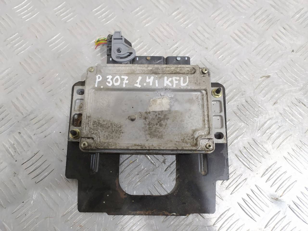 блок управления двигателем Peugeot 307 1 поколение 2005, 1.4 л., i, бензин, -, 9654722780 - фото №1