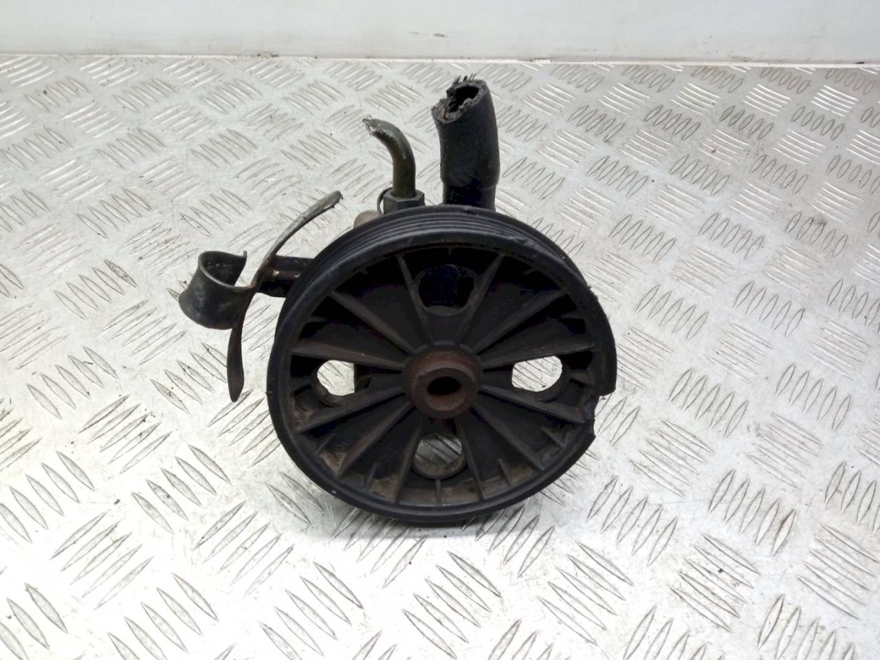 насос гидроусилителя руля Volvo V70 1 поколение 2000, 7611332112 - фото №1