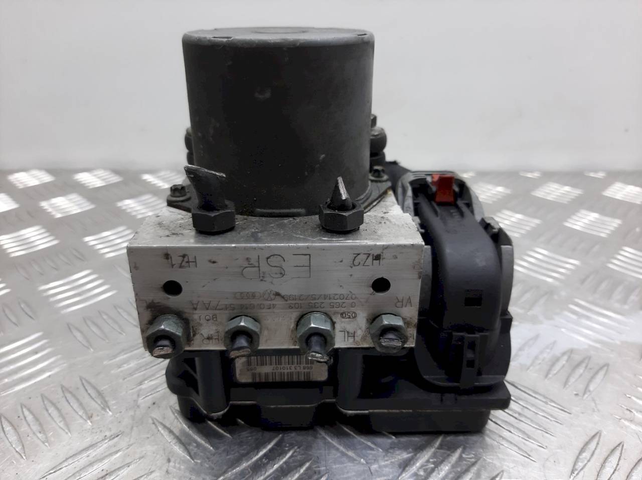 блок ABS Audi A6 4F/C6 2006, 4F0614517AA - фото №1