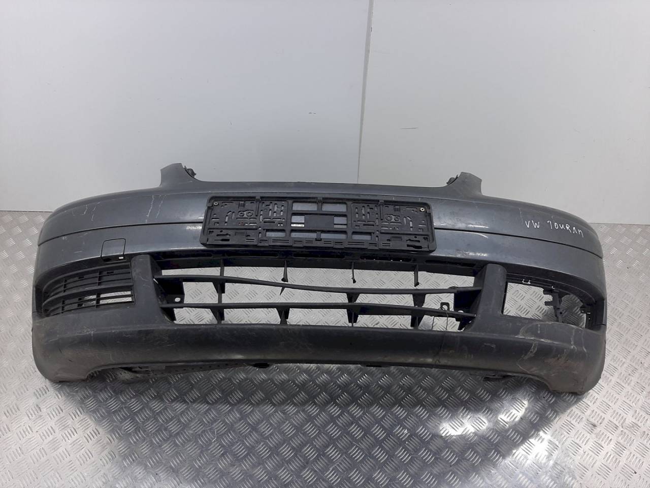 бампер передний Volkswagen Touran 1 поколение 2006 - фото №1