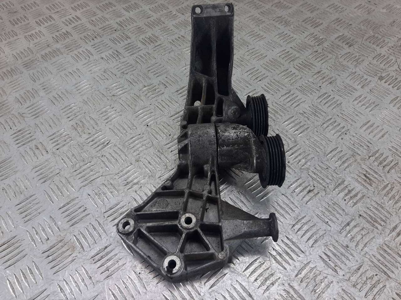 кронштейн генератора Mercedes-Benz A-Класс W168 2001, бензин, A1662020340 - фото №1