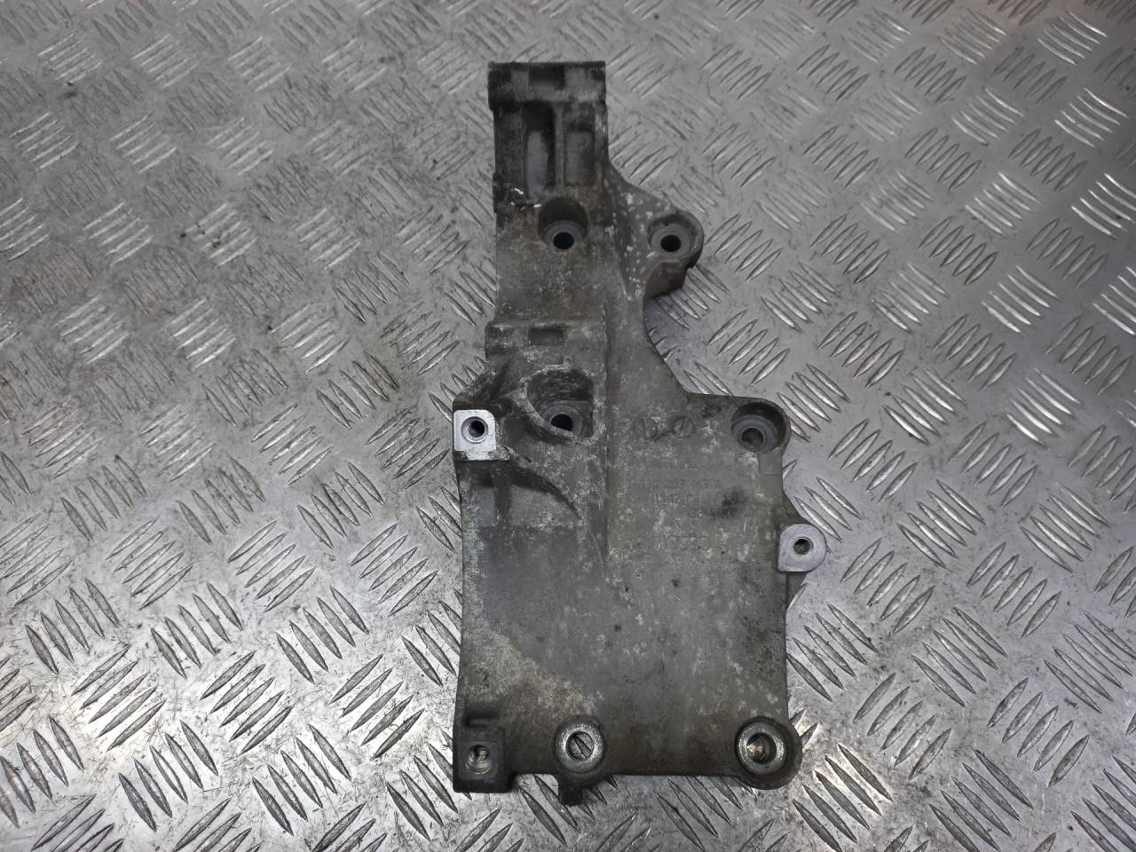 кронштейн генератора Volkswagen Touran 1 поколение 2004, 1.9 л., AVQ, дизель, 6МКПП, R03G903143A - фото №1