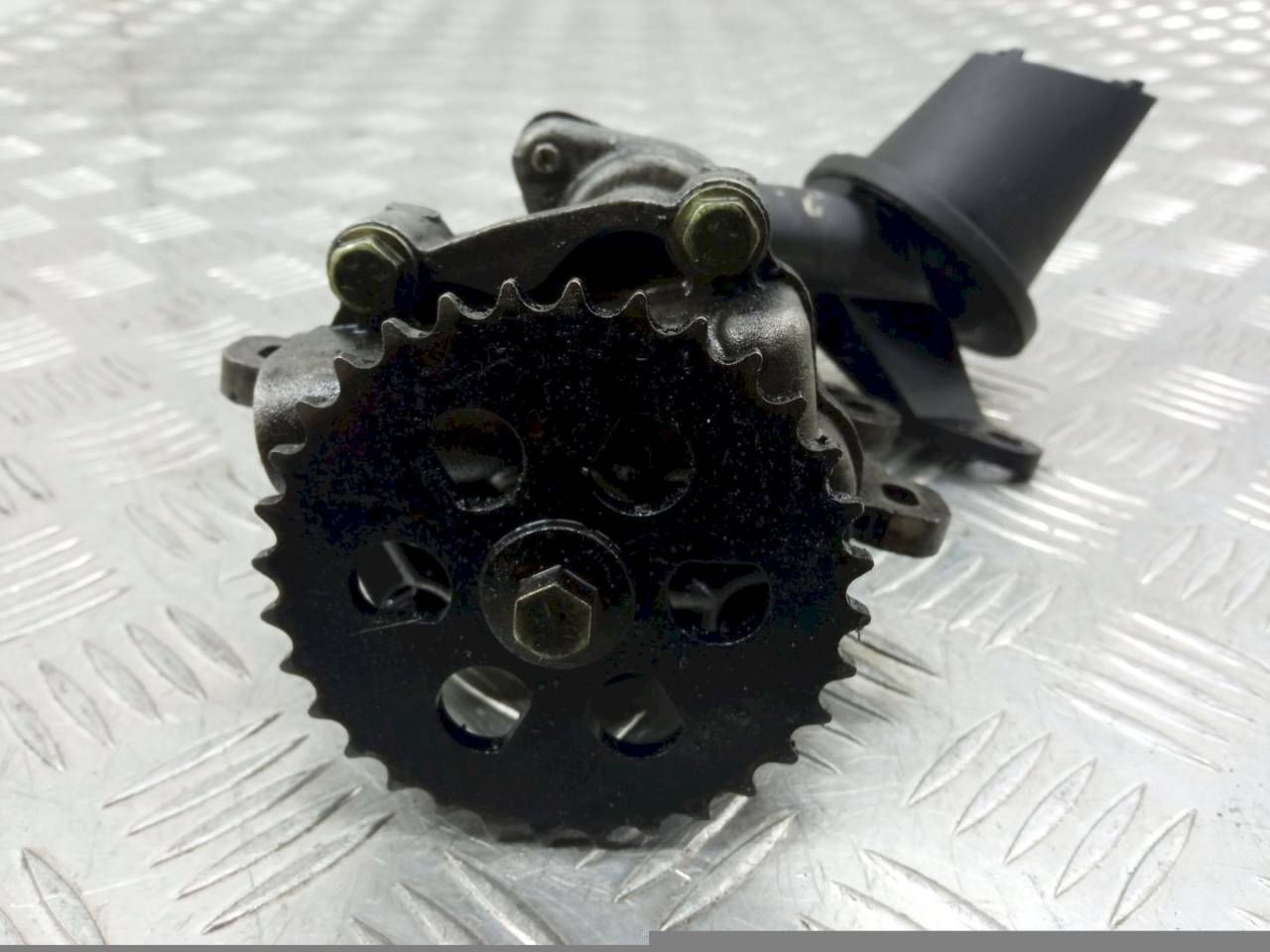 насос масляный Ford Mondeo 3 поколение 2003, 2.0 л., 1S7Q6600 - фото №1