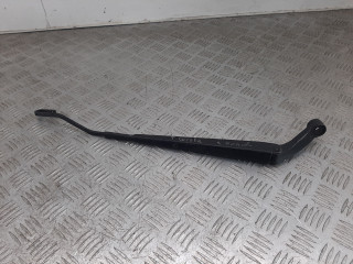 щеткодержатель (поводок стеклоочистителя, дворник) Toyota Corolla 9 поколение (E120/E130) 2004, 8522102120B