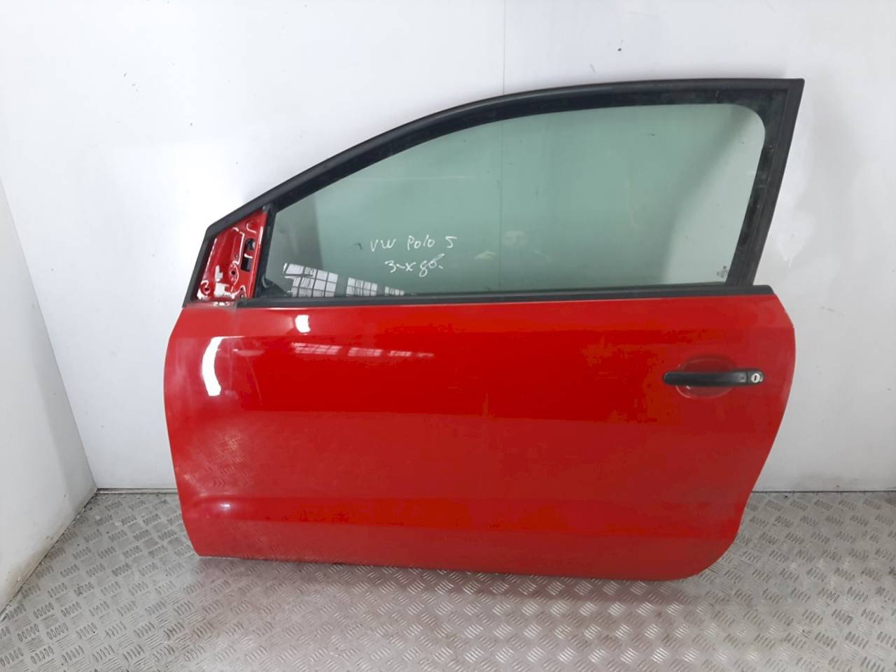 дверь передняя левая Volkswagen Polo 5 поколение 2010, хетчбэк 5 дв. - фото №1