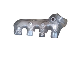 Защитный теплоэкран коллектора перед. лев. низ. GMC Yukon 5 поколение 2021, 12690554