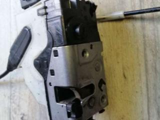 замок двери задней левой Peugeot 2008 1 поколение 2016, 1.6 л., дизель, хетчбэк 5 дв.