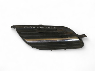 решетка радиатора Nissan Almera Tino V10 2001