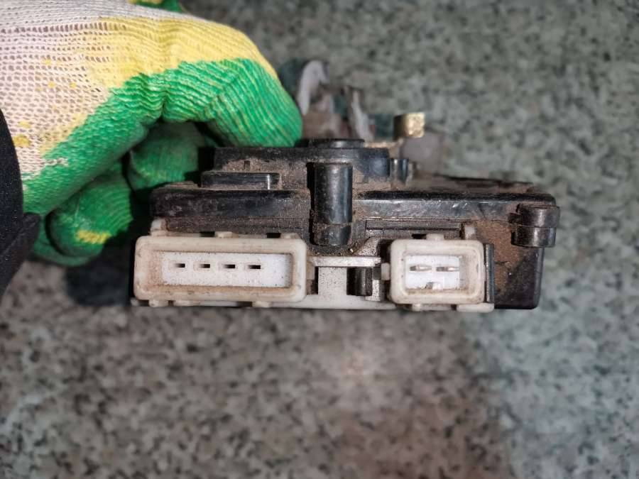 замок двери задней левой Peugeot 605 1 поколение 1993, 2.0 л., i, бензин, седан - фото №1