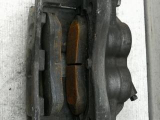 суппорт передний правый Volkswagen Amarok 1 поколение 2012