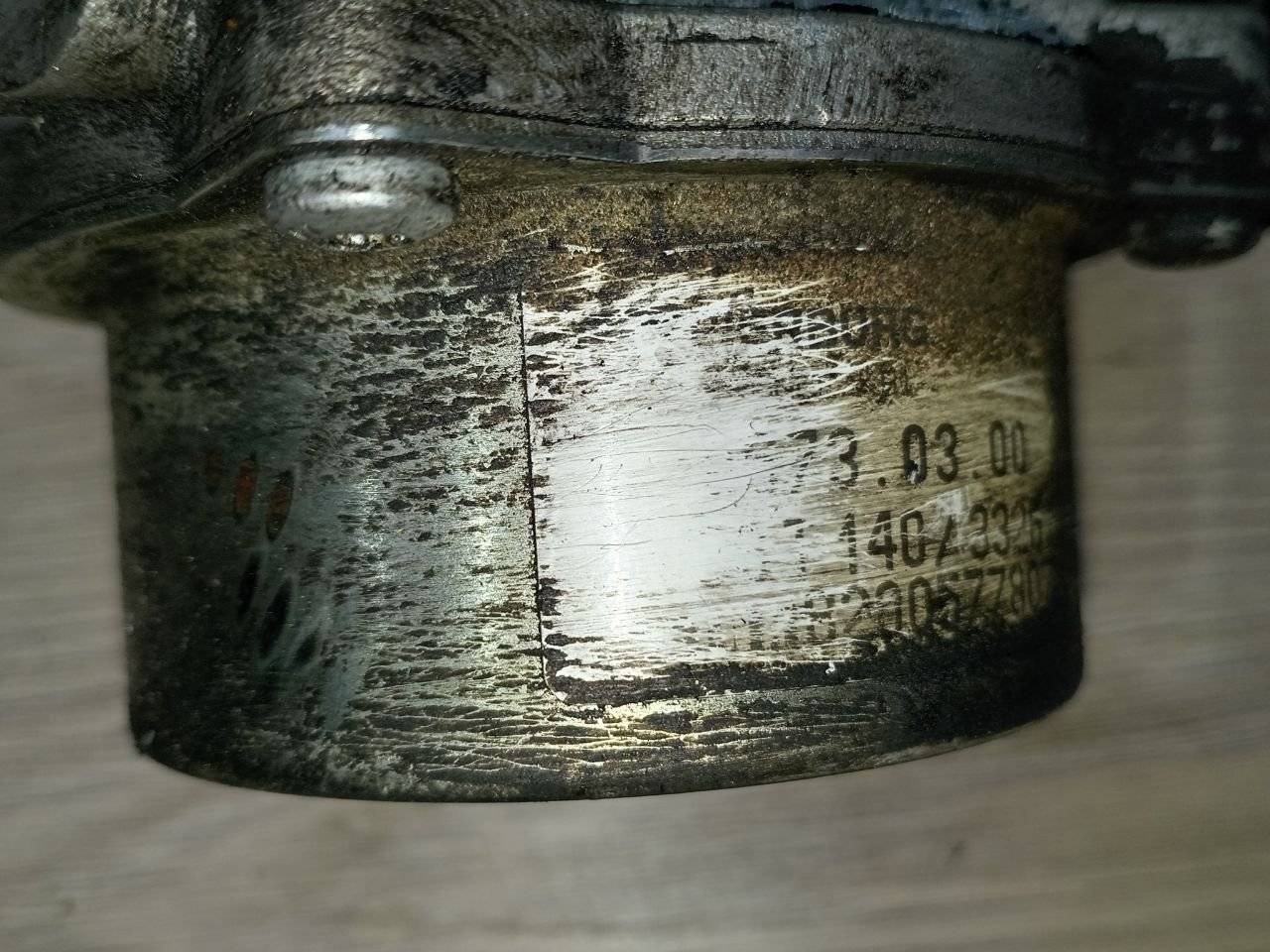 насос вакуумный Renault Logan 1 поколение 2007, 1.5 л., DCi, дизель - фото №1