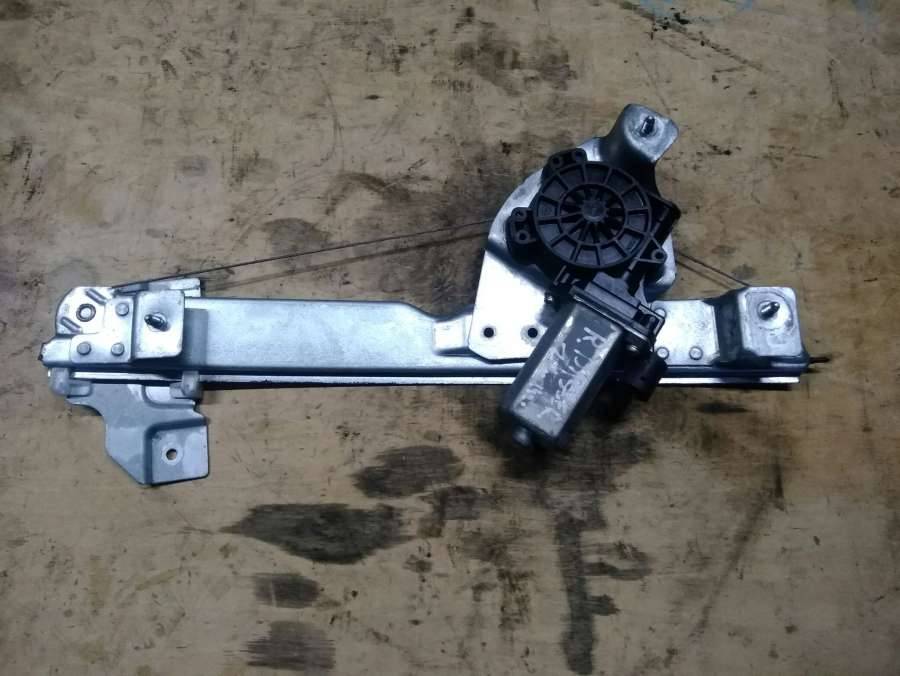 стеклоподъемник задний левый Renault Duster 1 поколение 2014, 2.0 л., дизель - фото №1