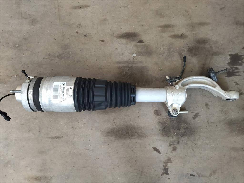 пневмостойка передняя Maserati Levante 1 поколение M161 2020, 3.0 л., дизель, АКПП, передний привод, 670106260 - фото №1