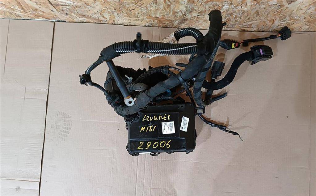 блок предохранителей Maserati Levante 1 поколение M161 2017, 3.0 л., дизель, АКПП, передний привод, 670035211, 670035211 - фото №1