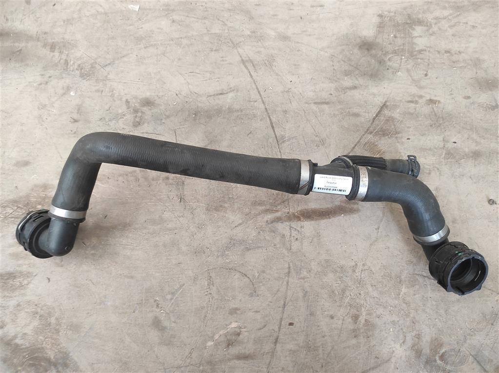 патрубок радиатора Land Rover Discovery Sport 1 поколение L550 2017, 2.0 л., дизель, АКПП, передний привод, LR072035, GJ328260AA, J9C1409, GJ328260AA - фото №1