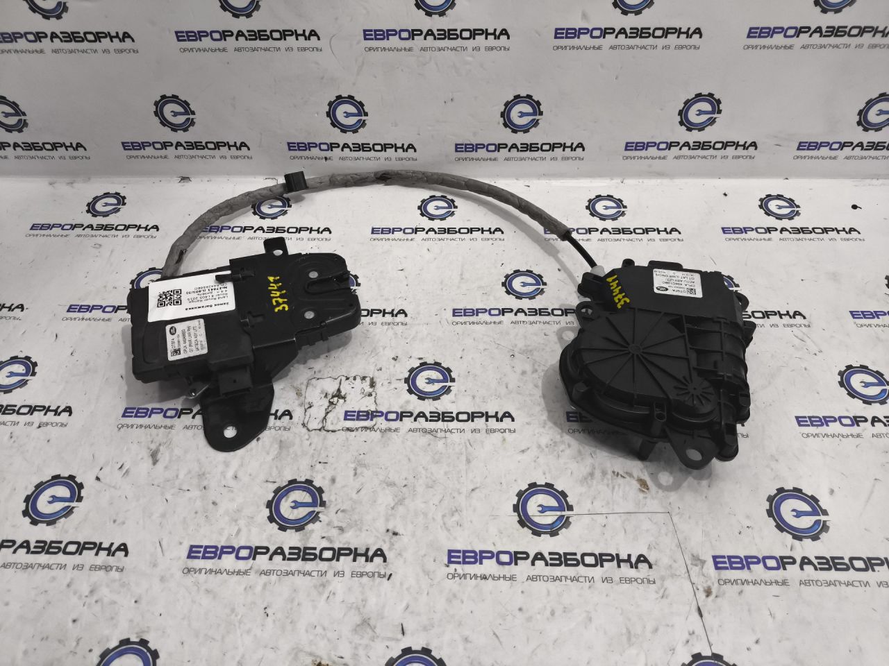 замок багажника Land Rover Range Rover 4 поколение L405 2015, 4.4 л., дизель, АКПП, полный привод, правый руль, LR048310, CPLA442A66BD, LR072585, CPLA442A66BF - фото №1