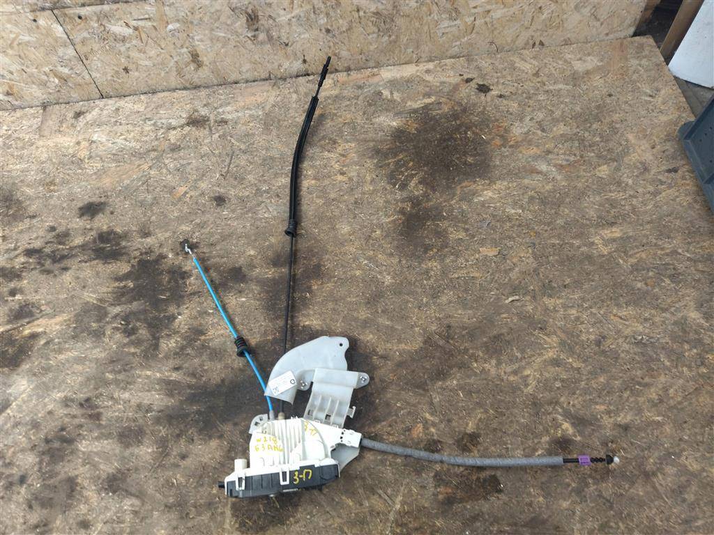 замок двери задней правой Mercedes-Benz CLS AMG C218 2013, 5.5 л., 5.5 бензин, бензин, АКПП, купе, передний привод, правый руль, A2047303635, A2047303635, A0997300835, A0997301035, A0997301201, A2047303035 - фото №1