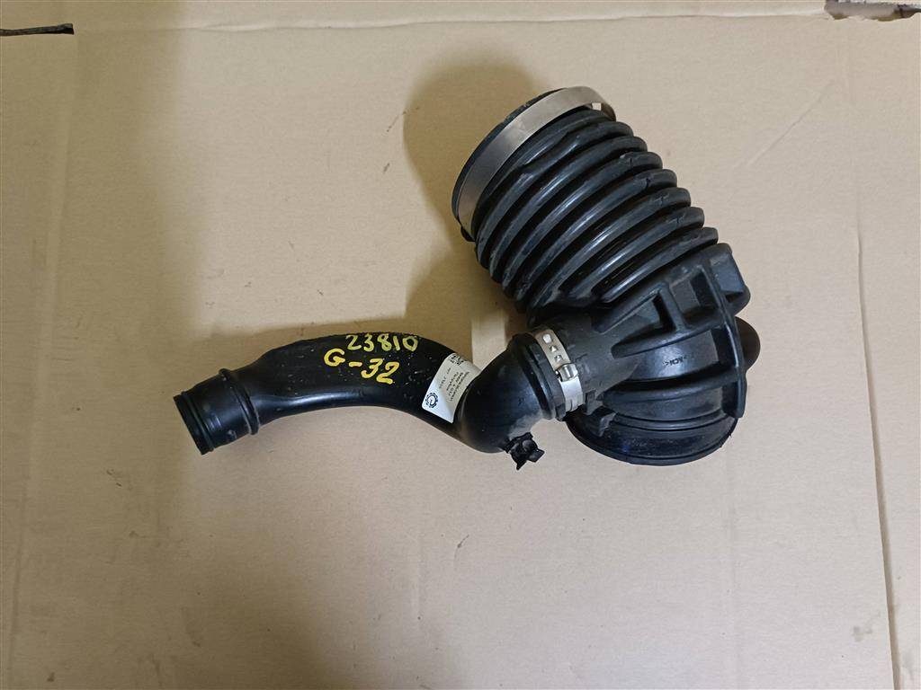 патрубок (трубопровод, шланг) BMW 6 GT G32 2017, 3.0 л., дизель, АКПП, полный привод, правый руль, 13719894670, 13719894671 - фото №1