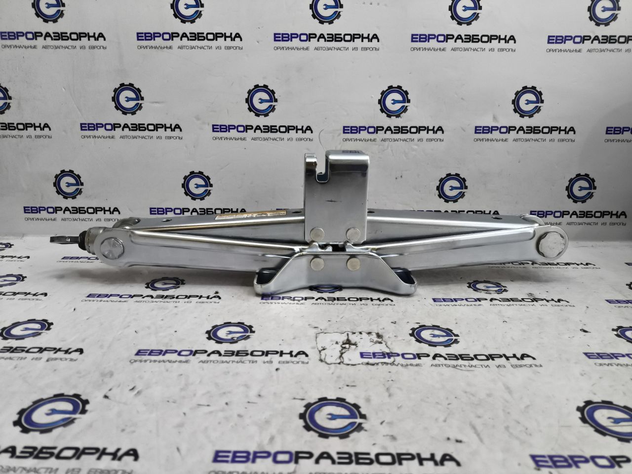 домкрат Lexus RX 4 поколение 2017, 3.0 л., бензин, АКПП, передний привод, 0911148021, 09111-48021 - фото №1