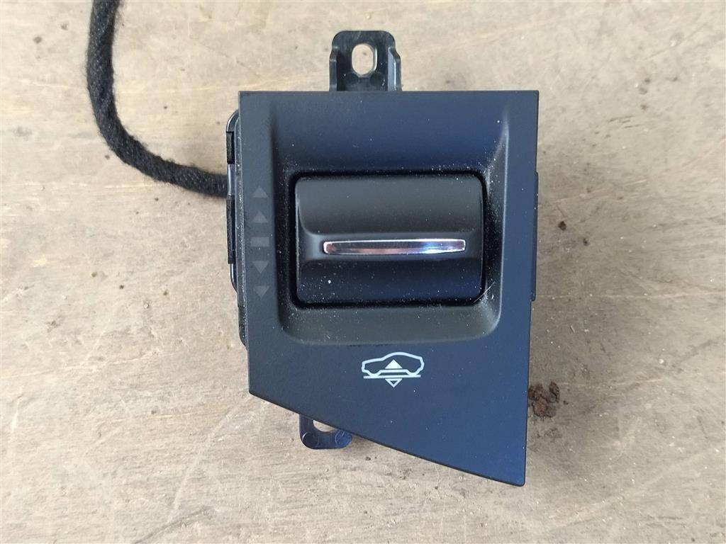 кнопка ручного тормоза (ручника) Maserati Levante 1 поколение M161 2020, 3.0 л., дизель, АКПП, передний привод, 670064671, 670064671, 2 - фото №1