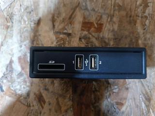 разъем AUX / USB Mercedes-Benz E-Класс W213/S213/C238/A238 W213 2017, 2.0 л., CDi, дизель, АКПП, передний привод, A2058200526, A2058200526