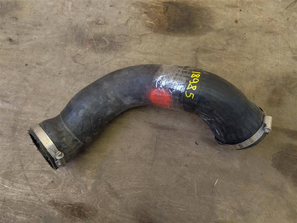 патрубок интеркулера Bentley Continental GT 1 поколение 2007, 6.0 л., бензин, АКПП, передний привод, 3W0145838G, 3W0145838G, 4W0145738A - фото №1