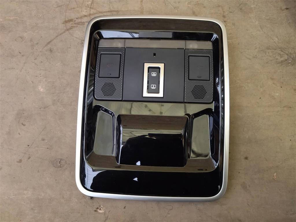 фонарь салона (плафон) Land Rover Range Rover Sport 2 поколение L494 2017, 3.0 л., дизель, АКПП, передний привод, EPLA15K609AA, LR060039 - фото №1