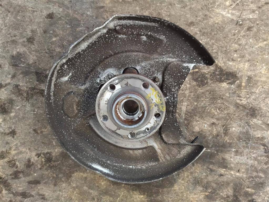 кулак задний левый Volvo XC90 2 поколение 2019, 2.0 л., дизель, АКПП, передний привод, 32395004, 32370046, 31658319, 31658319 - фото №1