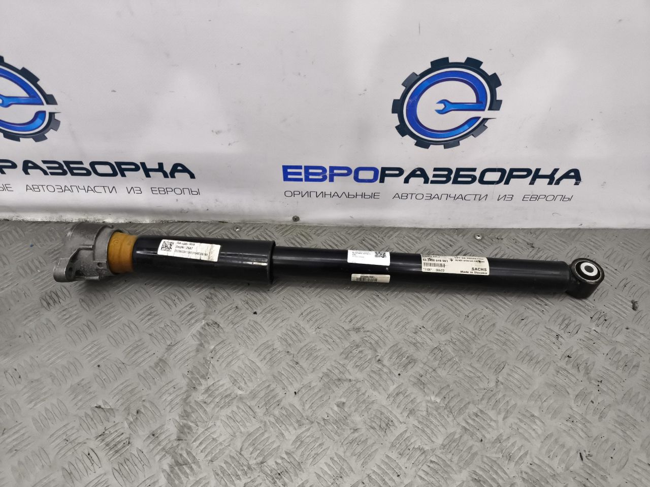 амортизатор задний Bentley Continental GT 3 поколение 2023, 4.0 л., CVD, бензин, АКПП, красный, купе, полный привод, правый руль, 975513035J - фото №1