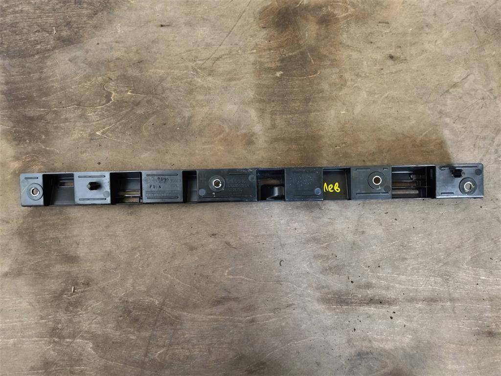 кронштейн (крепление) Maserati Levante 1 поколение M161 2020, 3.0 л., дизель, АКПП, передний привод, 670032479, 670032479 - фото №1