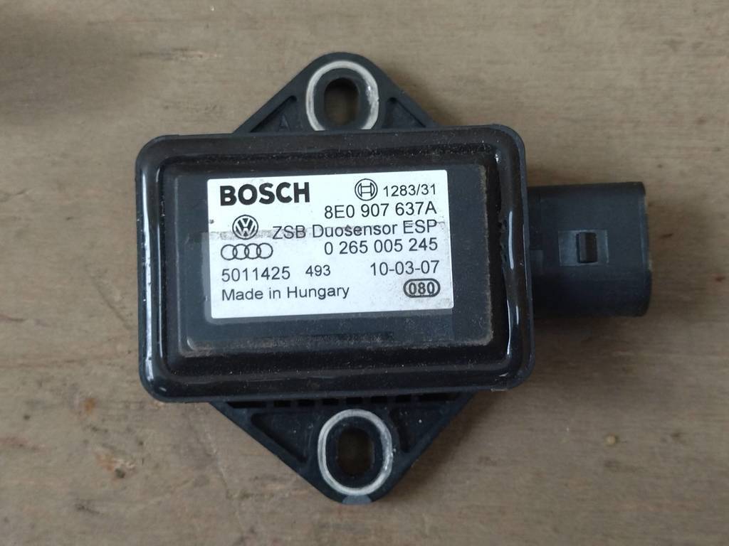 датчик ускорения Bentley Continental GT 1 поколение 2007, 6.0 л., бензин, АКПП, передний привод, 8E0907637A, 8E0907637A - фото №1