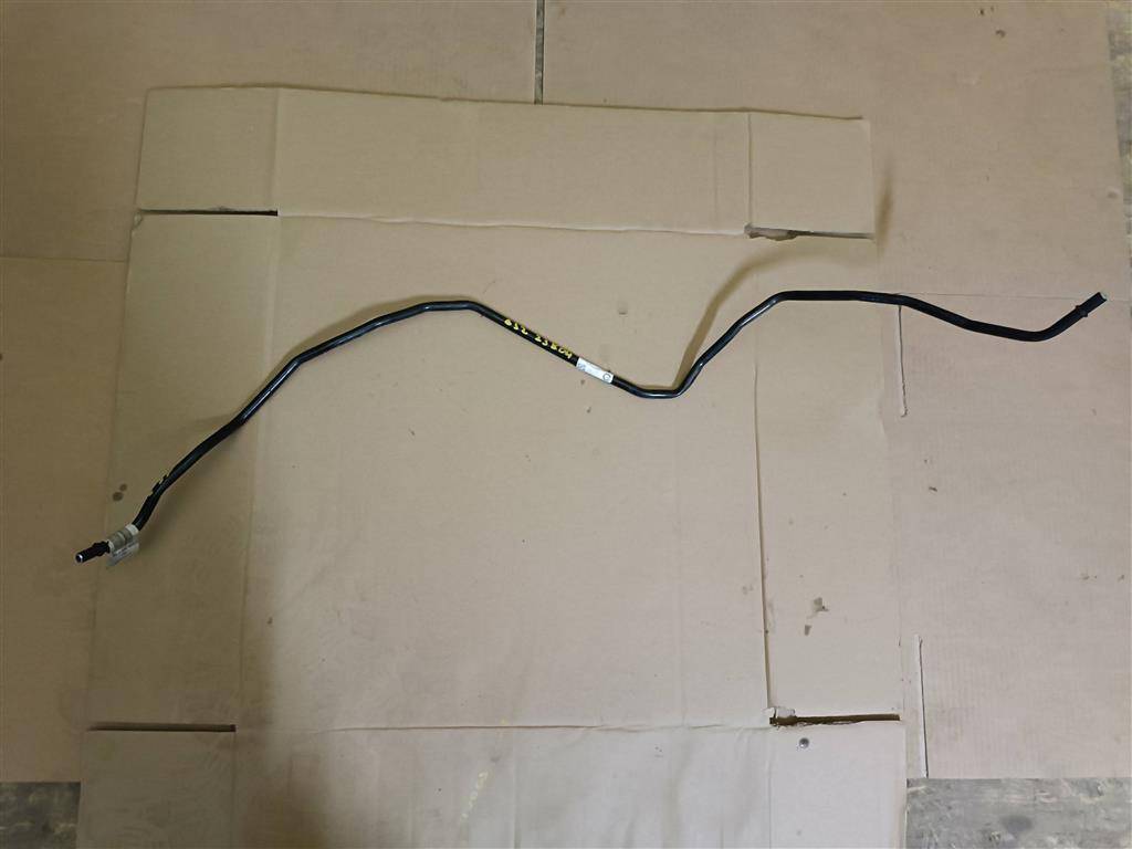 трубка топливная BMW 6 GT G32 2017, 3.0 л., дизель, АКПП, полный привод, правый руль, 16127356581, 16127356582 - фото №1