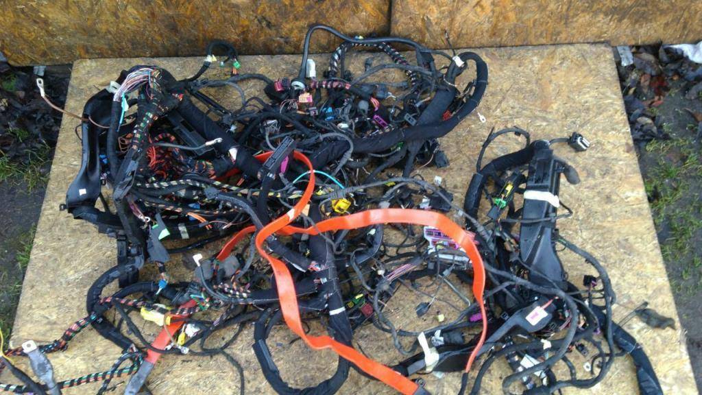 проводка Audi S8 D4 2013, 4.0 л., TFSI, АКПП, передний привод - фото №1