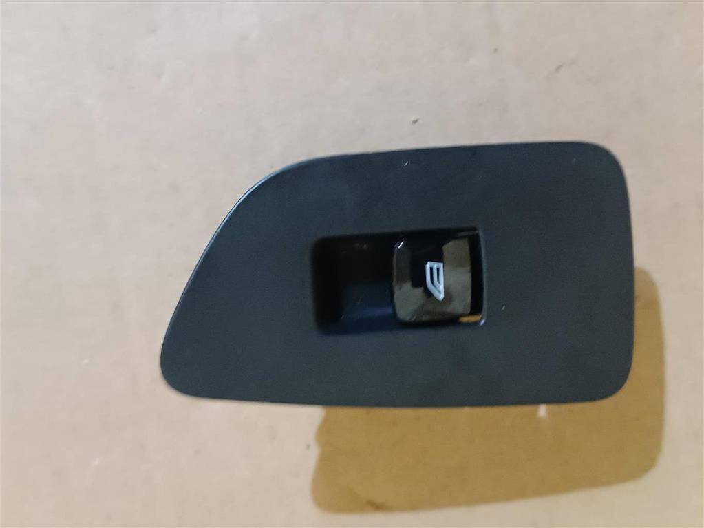 кнопка стеклоподъемника двери Volvo XC90 2 поколение 2019, 2.0 л., бензин, АКПП, передний привод, 31376458, 31376458 - фото №1