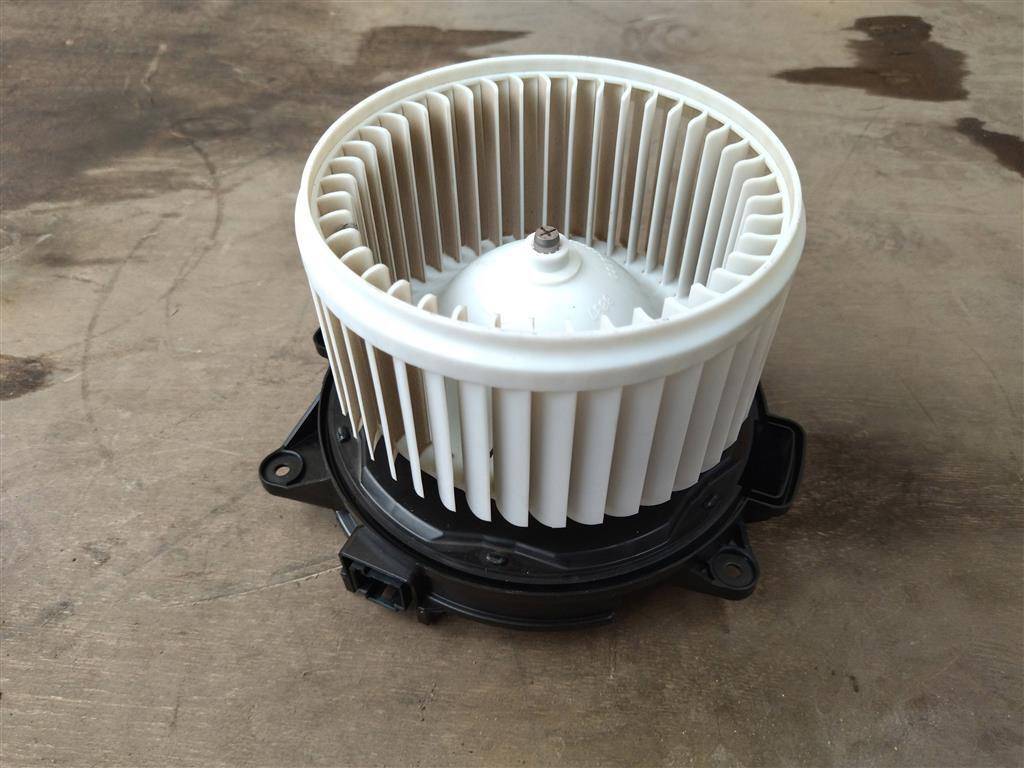 моторчик печки Maserati Levante 1 поколение M161 2020, 3.0 л., дизель, АКПП, передний привод, MR1163500080, KFB1512VX00C4B, MR1163500080 - фото №1