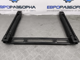 кронштейн (крепление) Bentley Bentayga 1 поколение [рестайлинг] 4V1 2023, 4.0 л., TFSI, DCU, бензин, АКПП, темно-зеленый перламутр, внедорожник 5 дв., полный привод, правый руль, 4M0881677A