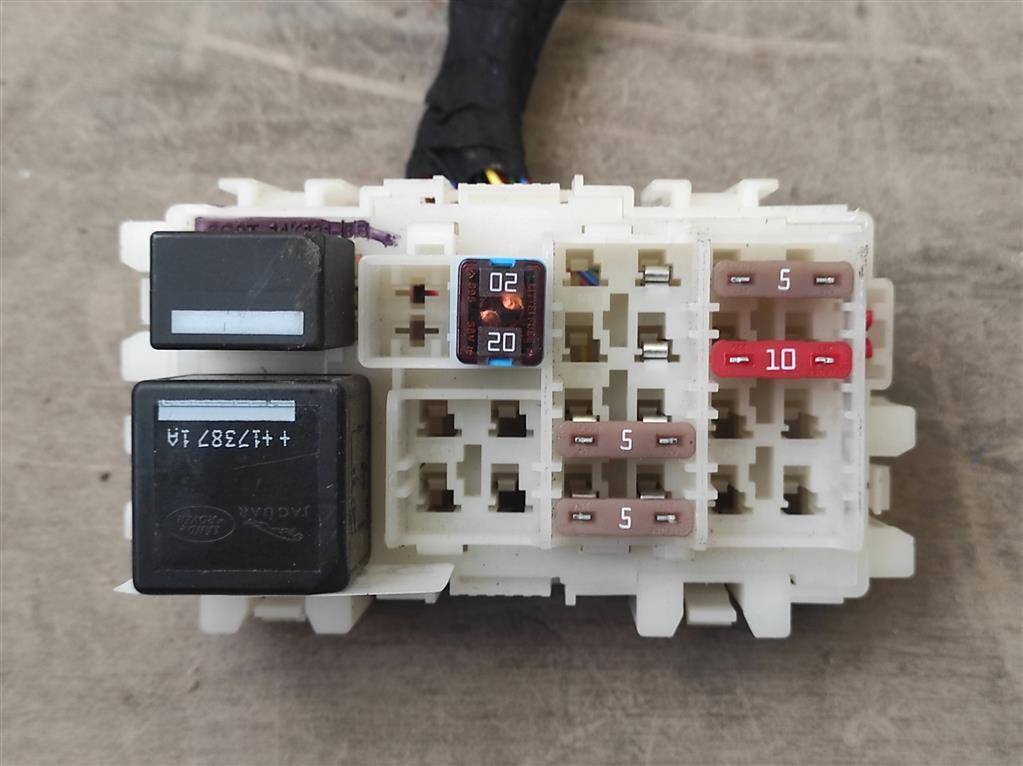 блок предохранителей Land Rover Discovery Sport 1 поколение L550 2017, 2.0 л., дизель, АКПП, передний привод, 6G9T14K131BB, 6G9T14K131BB - фото №1