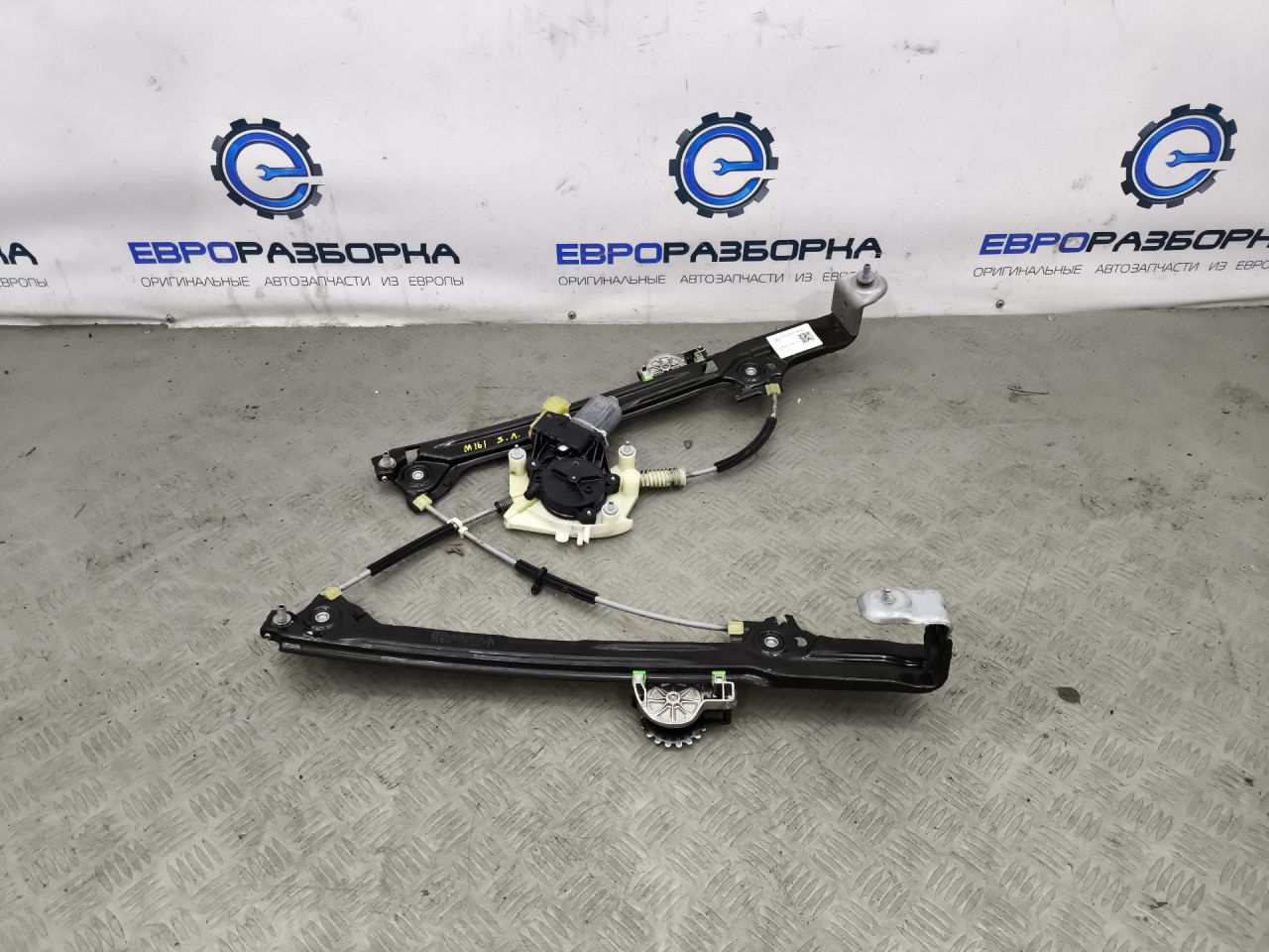 стеклоподъемник задний левый Maserati Levante 1 поколение M161 2019, 3.0 л., бензин, АКПП, 670104206 - фото №1