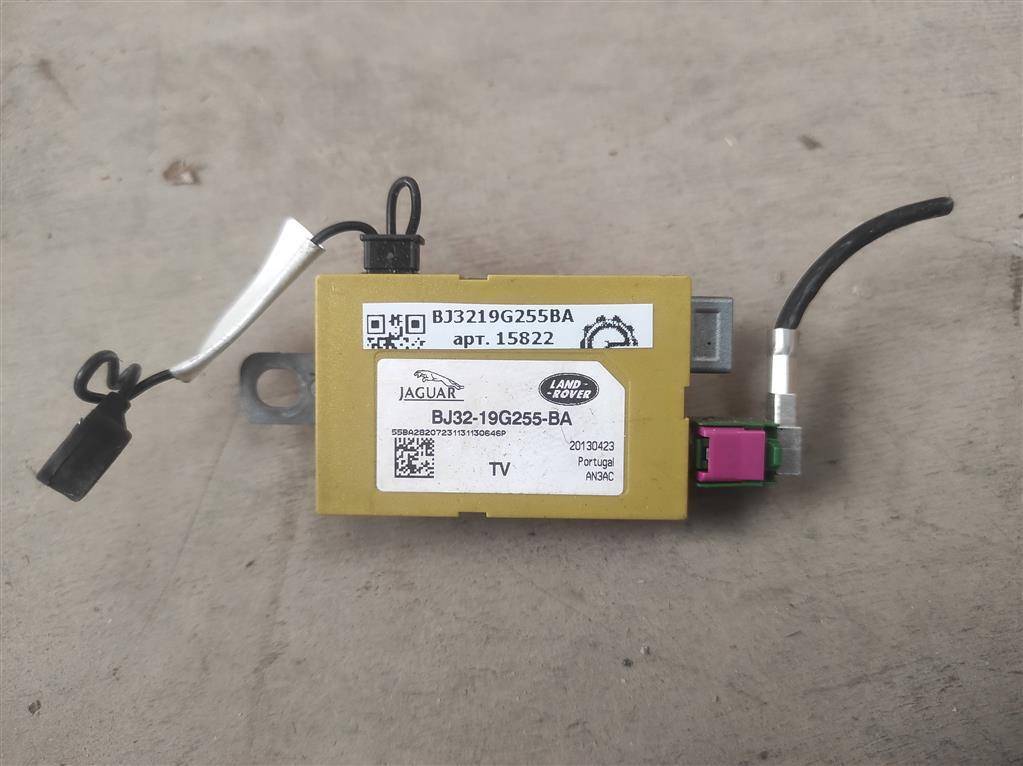усилитель антенны Land Rover Range Rover Sport 2 поколение L494 2017, 3.0 л., дизель, АКПП, передний привод, BJ3219G255BA, BJ3219G255BA - фото №1