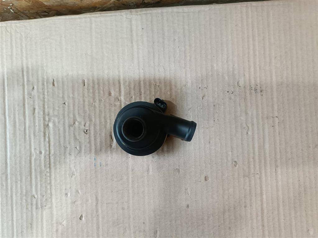 насос антифриза дополнительный Audi A5 8T 2011, 2.0 л., TFSI, бензин, АКПП, кабриолет, передний привод, 059121004J, 059121004J - фото №1