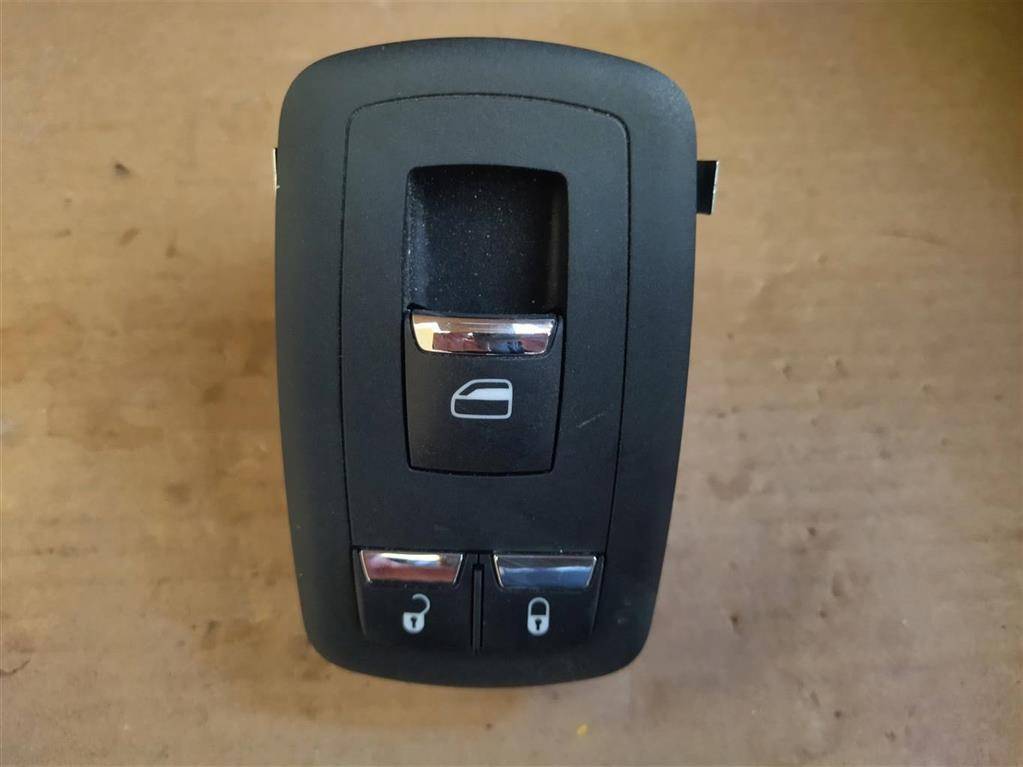 кнопка стеклоподъемника двери Maserati Quattroporte 6 поколение 2014, 3.0 л., дизель, АКПП, передний привод, 7, 670025405, 670025405 - фото №1