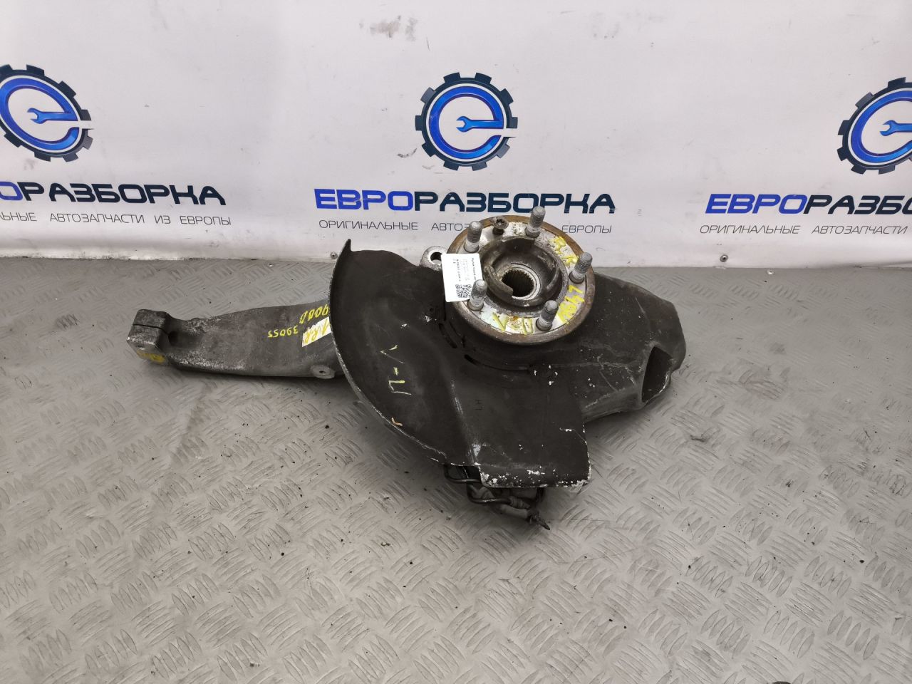 кулак поворотный левый Land Rover Range Rover Sport 2 поколение L494 2017, 3.0 л., дизель, АКПП, передний привод, LR043582, DPLA3K207AA, LR078156, DPLA3K207BA, LR078377, DPLA3K207BB, LR099022, DPLA3K207BC, LR146347, DPLA3K207BD - фото №1