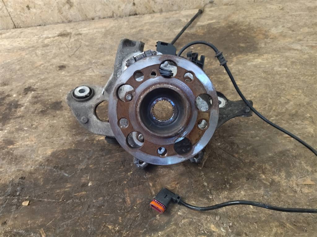 кулак задний левый Mercedes-Benz CLS AMG C218 2013, 5.5 л., 5.5 бензин, бензин, АКПП, купе, передний привод, правый руль, A2043500741, A2043500741 - фото №1