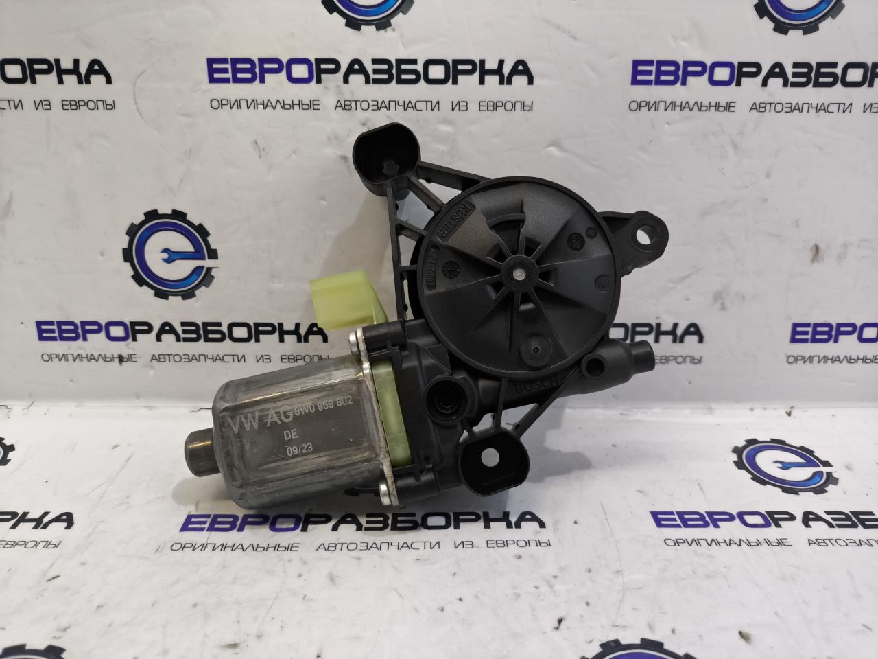 моторчик стеклоподъемника передний правый Bentley Continental GT 3 поколение 2023, 4.0 л., CVD, бензин, АКПП, красный, купе, полный привод, правый руль, 8W0959802 - фото №1