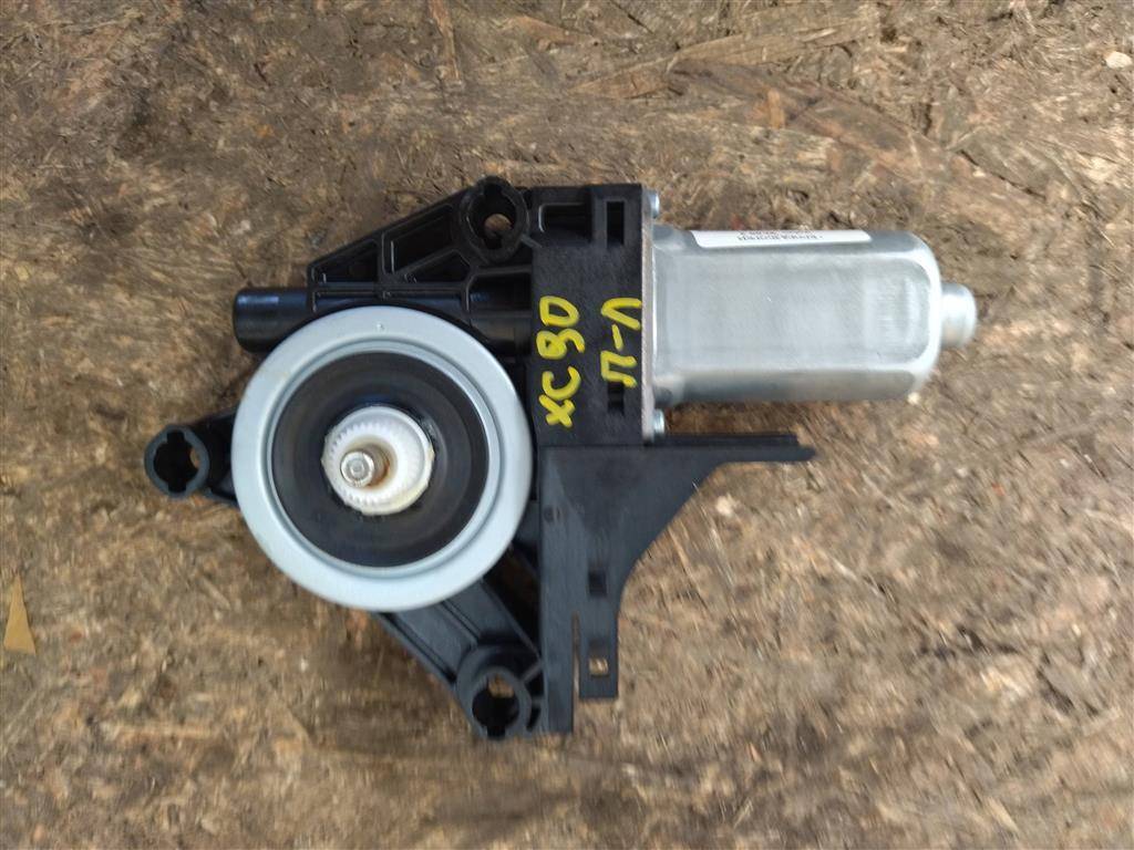 моторчик стеклоподъемника Volvo XC90 2 поколение 2019, 2.0 л., дизель, АКПП, передний привод, 927588103, 927588103 - фото №1